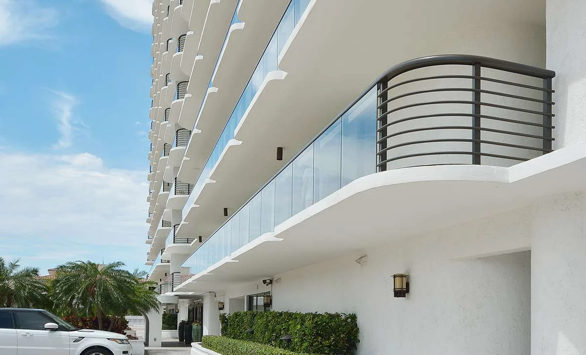 Railing replacement for condos: Best practices for guardrail design.